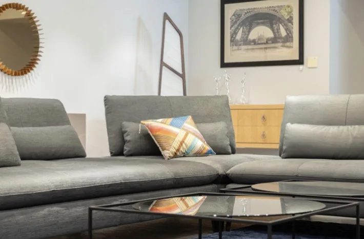 apartment couch pillows comfortable decorated quantum vice